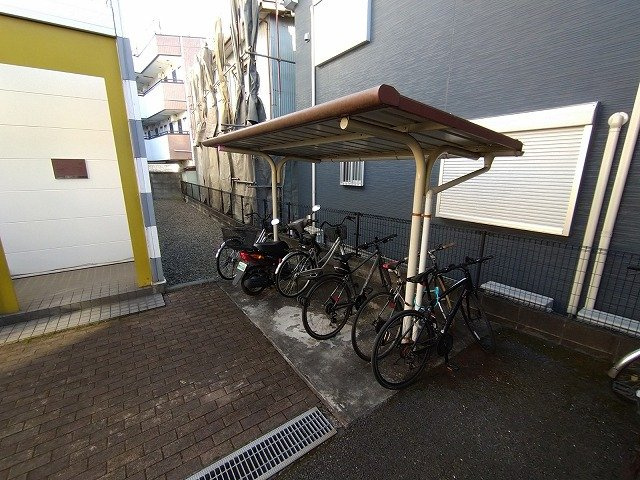 レオパレスｆｕｊｉのその他|駐輪場　原付＆自転車のみ駐輪可能