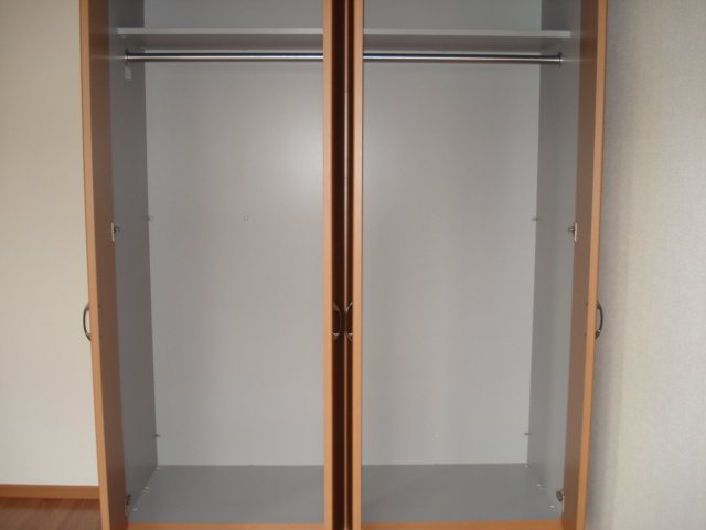 アベニール弐番館の収納|洋室1収納