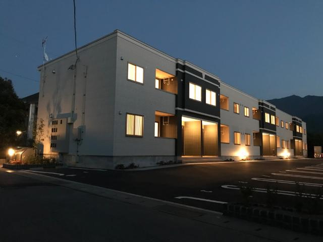セゾンの外観|外観写真（夜）
