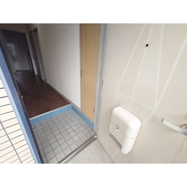 ニューいずみハイツの玄関