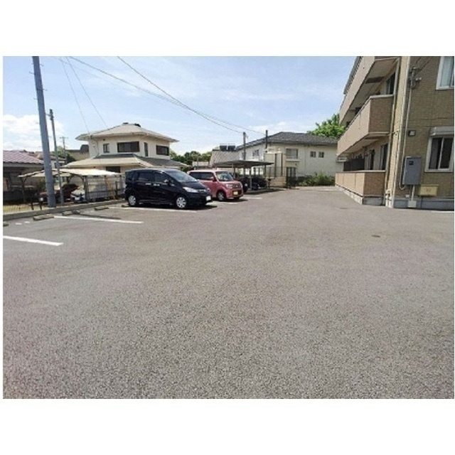 ソフィア南本町の駐車場