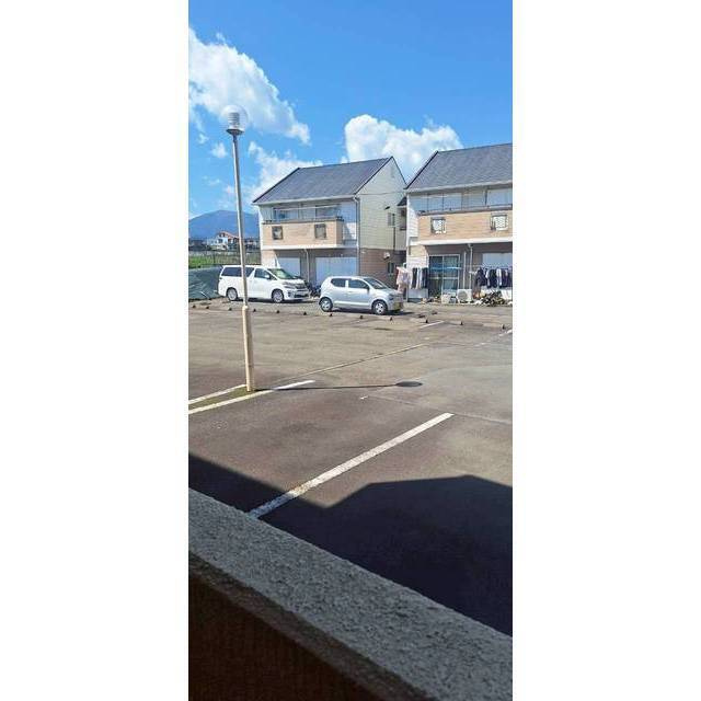 グリーングラスの駐車場