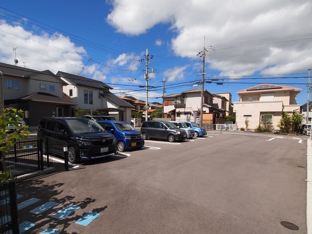 アムールＣの駐車場