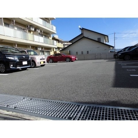フランシエロの駐車場