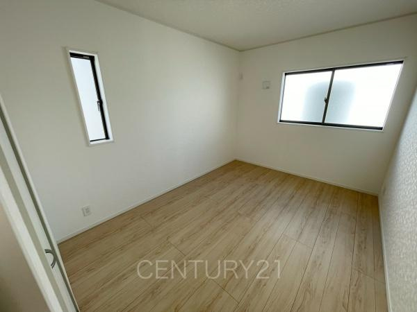 クレイドルガーデン前橋市稲荷新田町第３　１号棟の洋室|２面採光の明るい洋室です