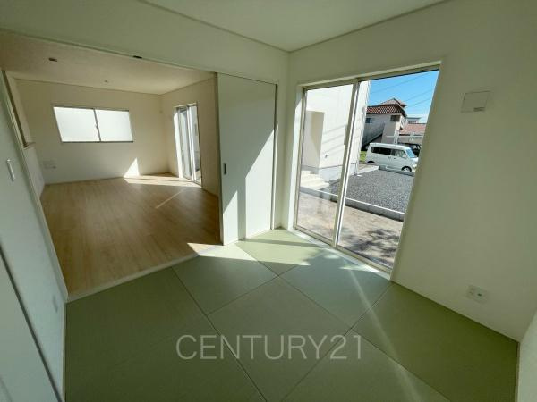 クレイドルガーデン前橋市稲荷新田町第３　３号棟の和室|和室はLDKと続き間で開放感があります。
引き戸で仕切れますので状況に合わせた使い方ができます。