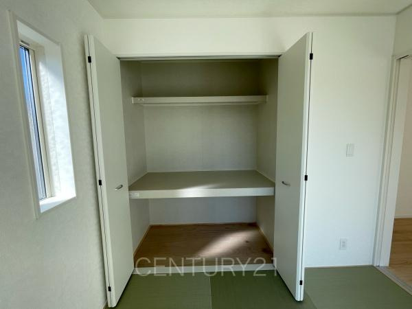 クレイドルガーデン前橋市稲荷新田町第３　３号棟の収納|布団も収納し易い仕切り棚付きです。