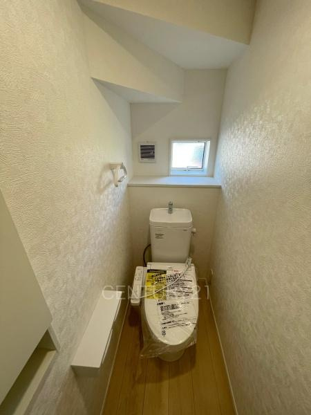 クレイドルガーデン前橋市稲荷新田町第３　３号棟のトイレ|１階トレイです。
温水シャワー洗浄機能付きです。