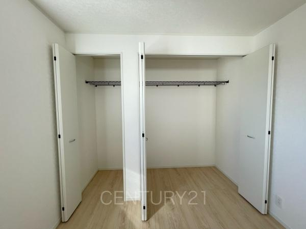 クレイドルガーデン前橋市稲荷新田町第３　３号棟の収納|ハンガーパイプ付きクローゼットです