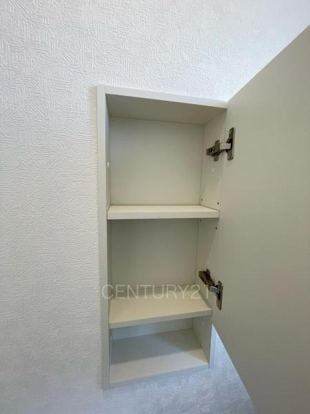 クレイドルガーデン前橋市稲荷新田町第３　３号棟のトイレ|２階トイレです。
壁に埋め込み収納付き。
ペーパーストックに便利です。