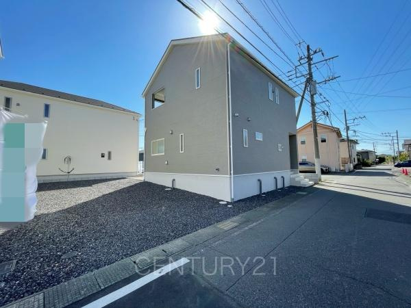 クレイドルガーデン前橋市稲荷新田町第３　３号棟の前面道路含む現地写真|並列駐車可能な駐車場