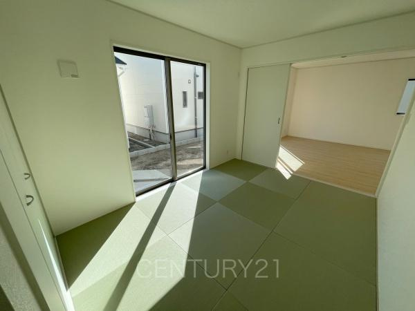クレイドルガーデン前橋市稲荷新田町第３　４号棟の和室|和室はLDKと続き間で開放感があります。
引き戸で仕切れますので状況に合わせた使い方ができます。