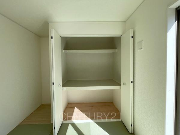 クレイドルガーデン前橋市稲荷新田町第３　４号棟の収納|布団も収納し易い仕切り棚付きです。