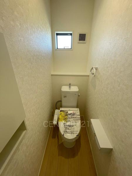 クレイドルガーデン前橋市稲荷新田町第３　４号棟のトイレ|１階トレイです。
温水シャワー洗浄機能付きです。