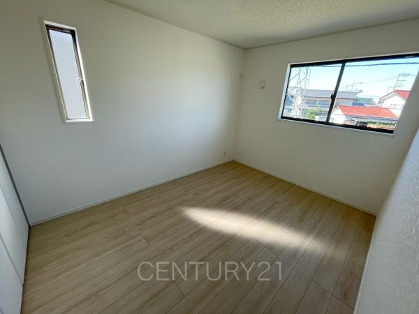 クレイドルガーデン前橋市稲荷新田町第３　４号棟の洋室|２面採光の明るい洋室です