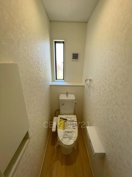 クレイドルガーデン前橋市稲荷新田町第３　４号棟のトイレ|２階トイレです。
温水シャワー洗浄機能付きです。
