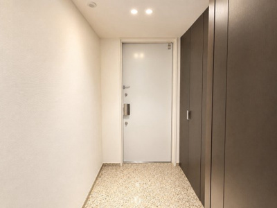 【玄関】 | M.M. TOWERS FORESIS R棟 | きれいな玄関です