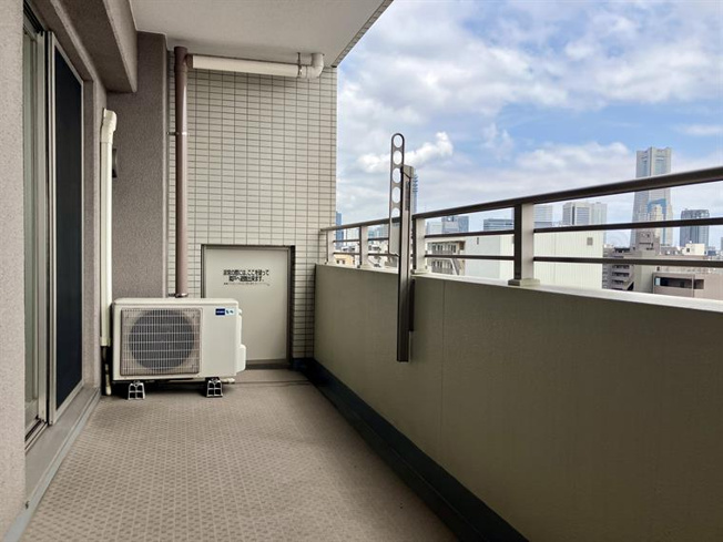 【バルコニー】 | クレストフォルム横浜平沼 | 外からの目が気にならないバルコニーで洗濯物が干せます