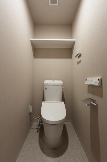 【トイレ】 | エル・セレーノ横浜 | ※写真は同タイプ住戸です。
