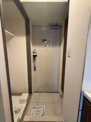 【玄関】 | プレール・ドゥーク横濱浅間町 | 収納もある玄関です