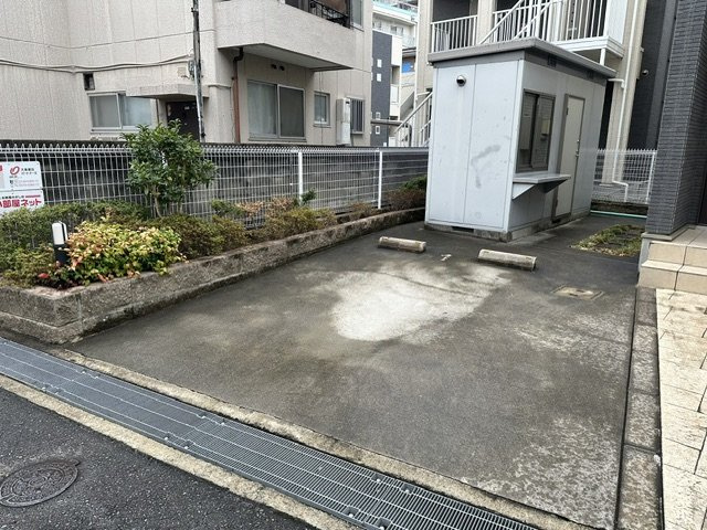 アンジュ　カーサの駐車場