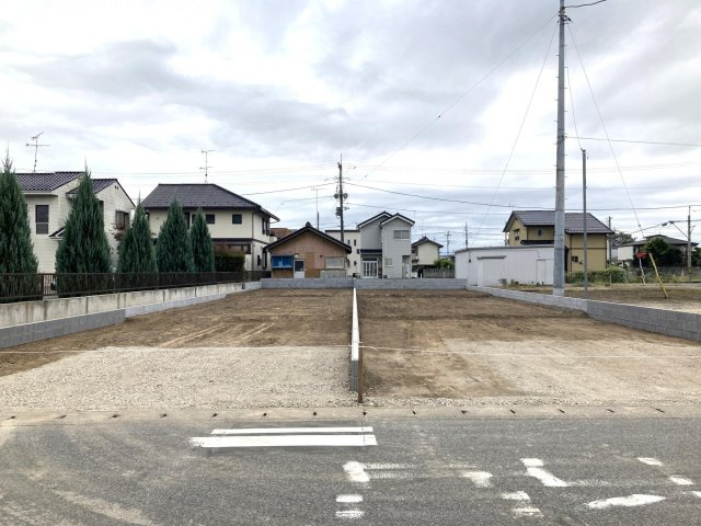 新築　太田市尾島町全2棟　Blooming　Garden　2号棟の前面道路含む現地写真|現地写真　北側接道幅員約5.8ｍ