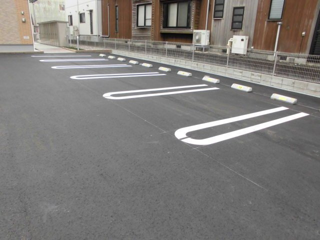 ルクール華の駐車場