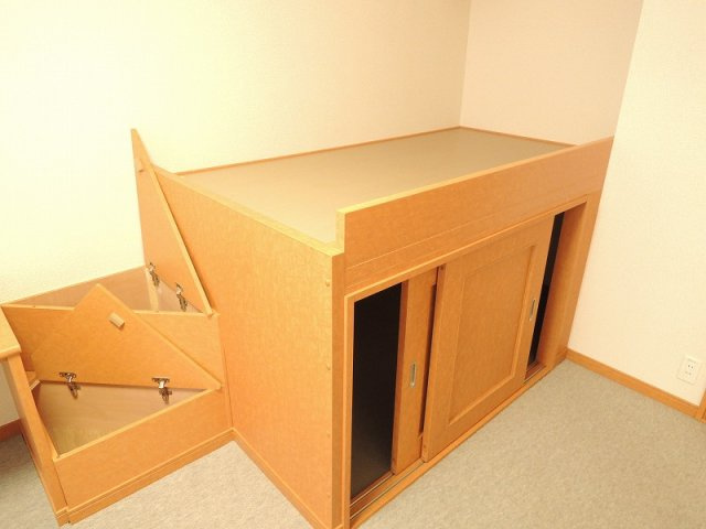 レオパレスエーリの寝室|収納付ベッドタイプのお部屋