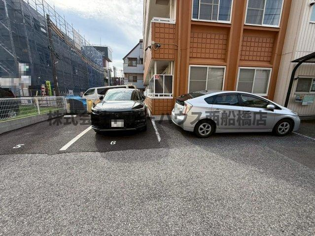 サニーコーポラスの駐車場