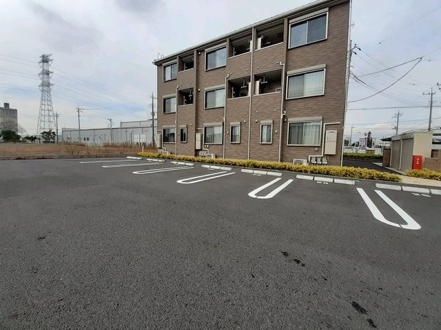 サン・フィオーレ　Ａの駐車場