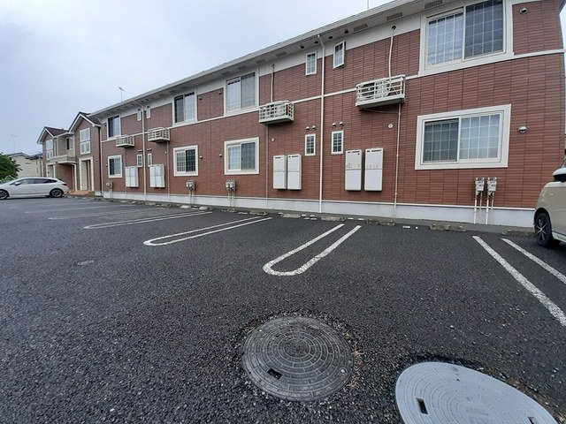 プリュジュールＢの駐車場