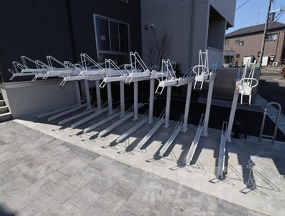 セレスティア江戸川Ⅱの駐車場