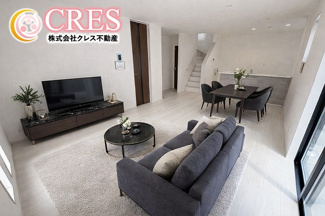 【居間・リビング】 | ☆☆新築分譲　いわき市小名浜林城第2　長期優良住宅　全３棟－③！！　 | LDK16.5～19.0帖！！陽当り良好♪
※実際に現地に家具はおかれておりません。また価格に家具は含まれておりません。(作成CG)
