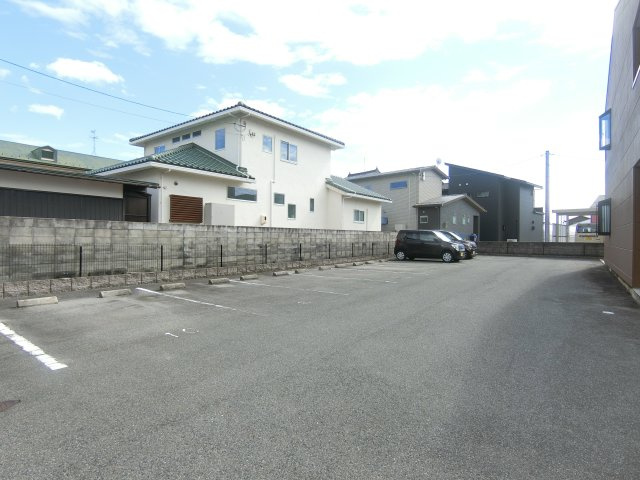 セレニティーＫの駐車場