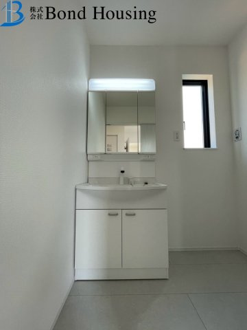 「車並列3台」「日当たり良好」魚住町西岡　全3棟　C号棟の独立洗面台