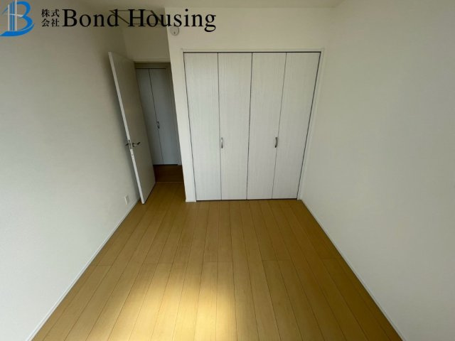 「車並列3台」「日当たり良好」魚住町西岡　全3棟　C号棟の洋室