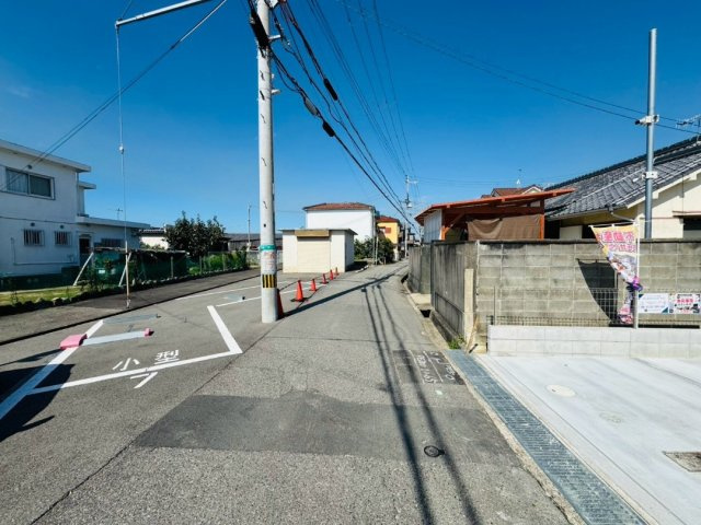 「南間口で日当たり良好」「4LDK」魚住町西岡　全3棟　B号棟の駐車場