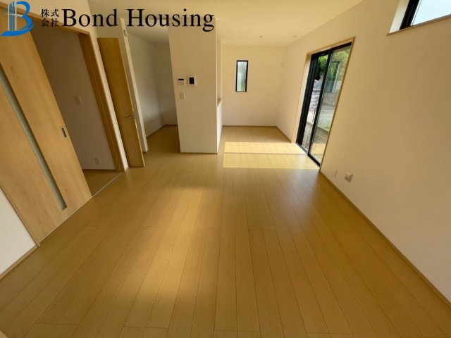 「南間口で日当たり良好」「4LDK」魚住町西岡　全3棟　B号棟の洋室