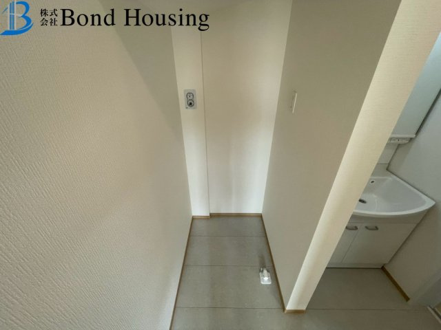 「南間口で日当たり良好」「4LDK」魚住町西岡　全3棟　B号棟のランドリースペース
