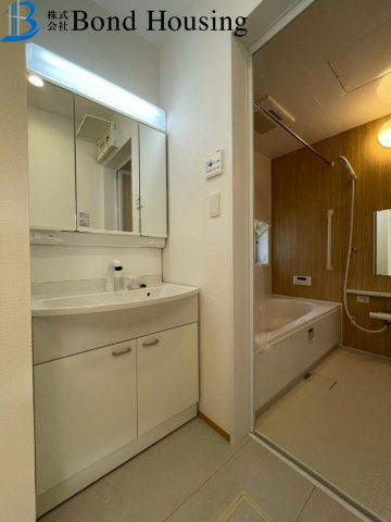 「南間口で日当たり良好」「4LDK」魚住町西岡　全3棟　B号棟の独立洗面台