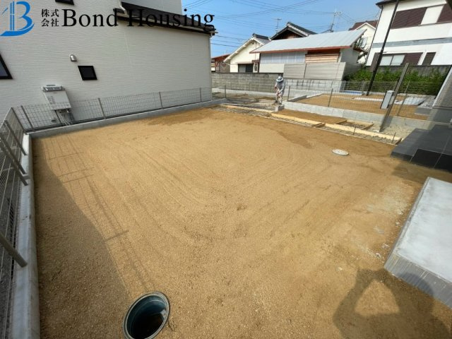 「南間口で日当たり良好」「4LDK」魚住町西岡　全3棟　B号棟の駐車場