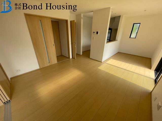 「南間口で日当たり良好」「4LDK」魚住町西岡　全3棟　B号棟の洋室