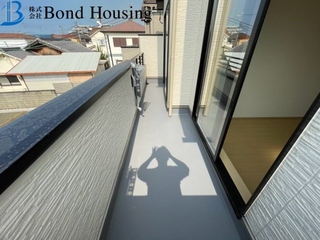 「南間口で日当たり良好」「4LDK」魚住町西岡　全3棟　B号棟のバルコニー