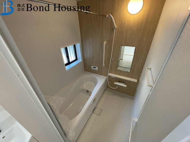 「南間口で日当たり良好」「4LDK」魚住町西岡　全3棟　B号棟の浴室