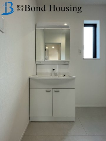「海近く」「山電魚住駅徒歩13分」魚住町西岡　全3棟　A号棟の独立洗面台