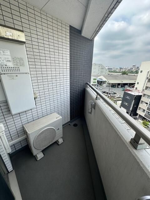 ライジングプレイス向島のバルコニー
