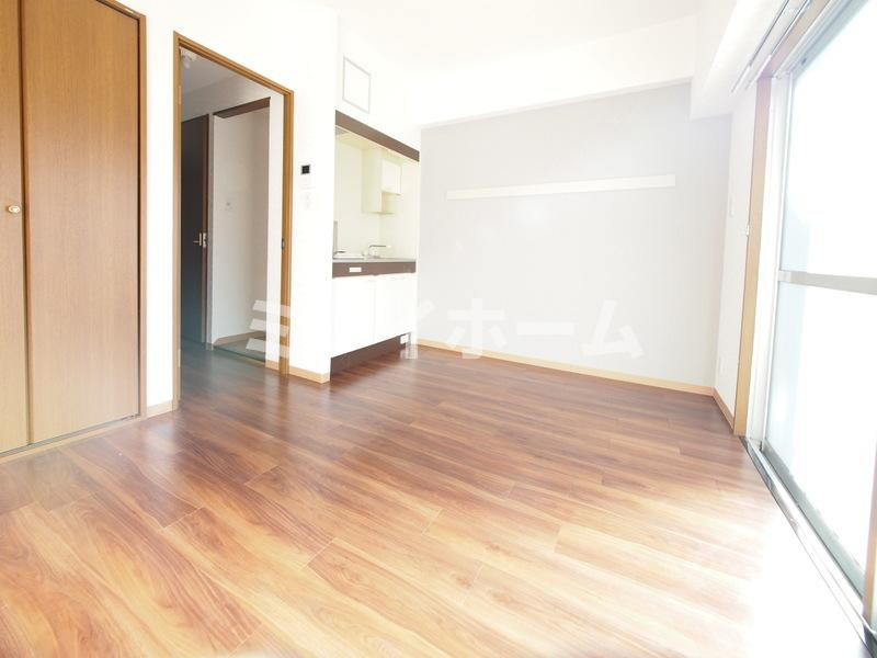 JOYFUL殿山の居間・リビング|同建物内、別のお部屋の参考写真になります。