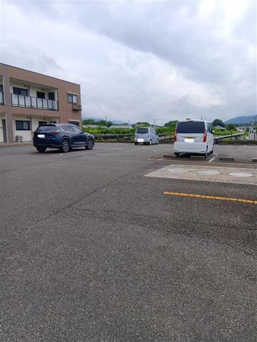 アピオンの駐車場