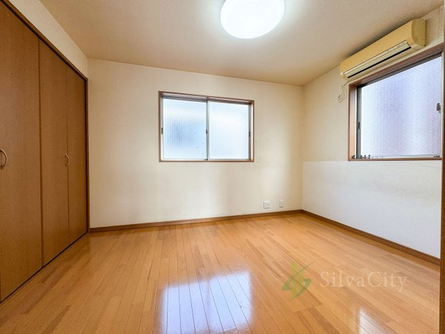 世田谷区用賀2丁目の洋室|家族一人ひとりの大切なプライベート空間。自分時間をゆったりと過ごす場所。趣味・感性で個性的に飾って頂けるようシンプルに仕上がっております。