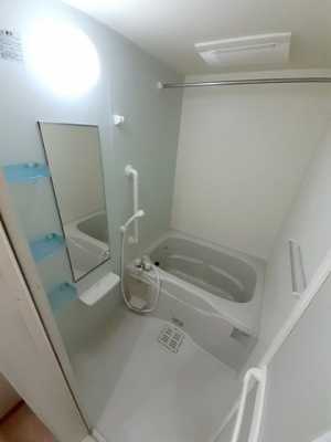 【浴室】 | フラット　Ｆ | きれいなお風呂です